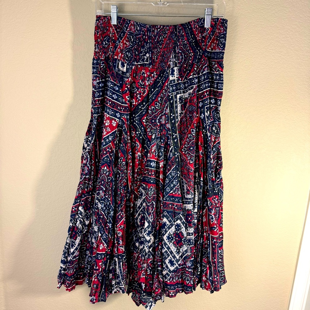 Pleated midi length skirt
